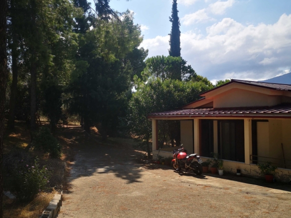 Μονοκατοικία σε έκταση οικοπέδου 15.000 τ.μ.
