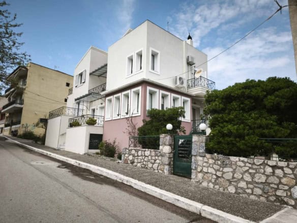 Πώληση Τριώροφης μονοκατοικίας