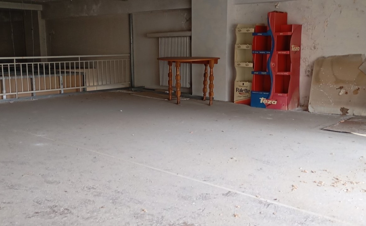 Ενοικιάζεται Ισόγειο κατάστημα 175τμ με πατάρι 70τμ, στην Λιβαδειά Βοιωτίας.