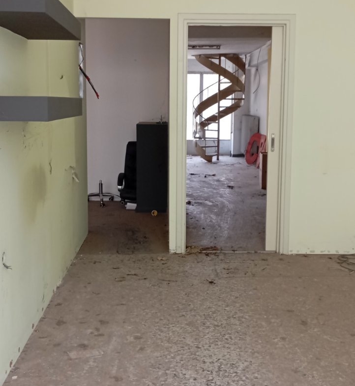 Ενοικιάζεται Ισόγειο κατάστημα 175τμ με πατάρι 70τμ, στην Λιβαδειά Βοιωτίας.