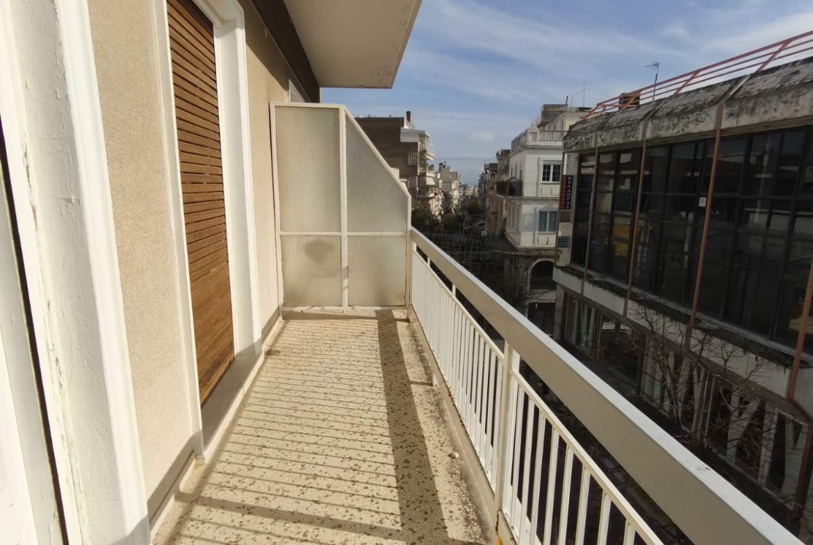 Πωλείται Διαμέρισμα 110 τμ β΄ορόφου στην κεντρική πλατεία της Λιβαδειάς.