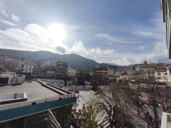 Πωλείται κτήριο στην κεντρική πλατεία της Λιβαδειάς.