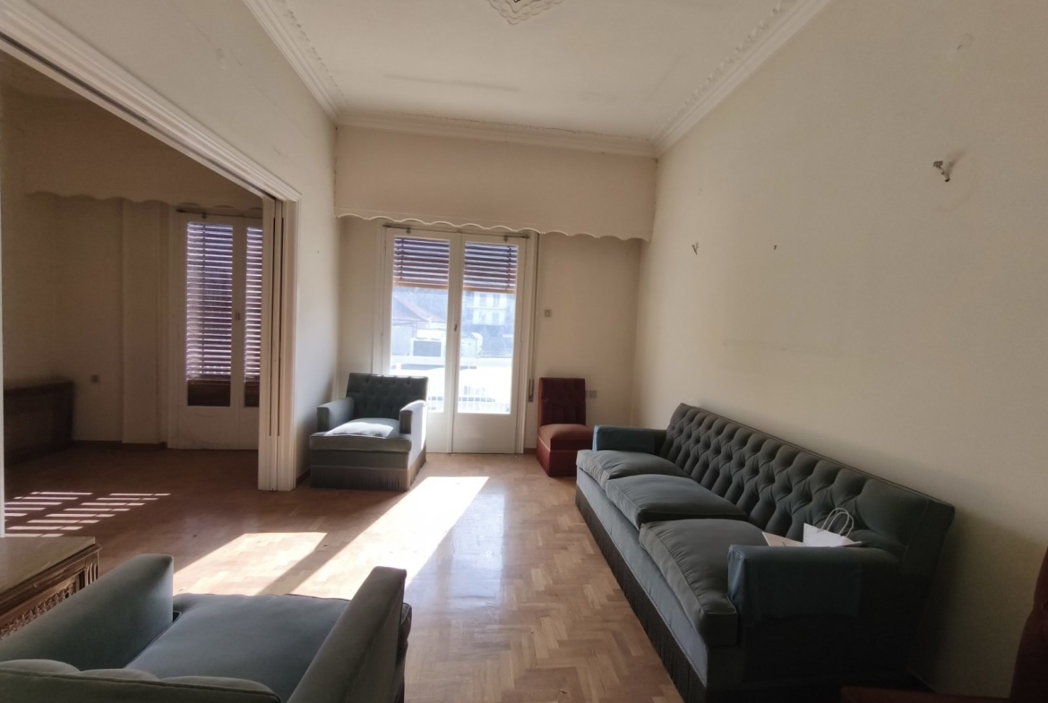 Πωλείται Διαμέρισμα 110 τμ β΄ορόφου στην κεντρική πλατεία της Λιβαδειάς.